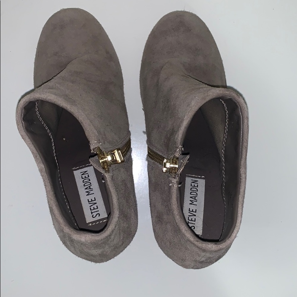 Steve Madden Suede Bootie- Size 8.5 - Picture 5 of 6